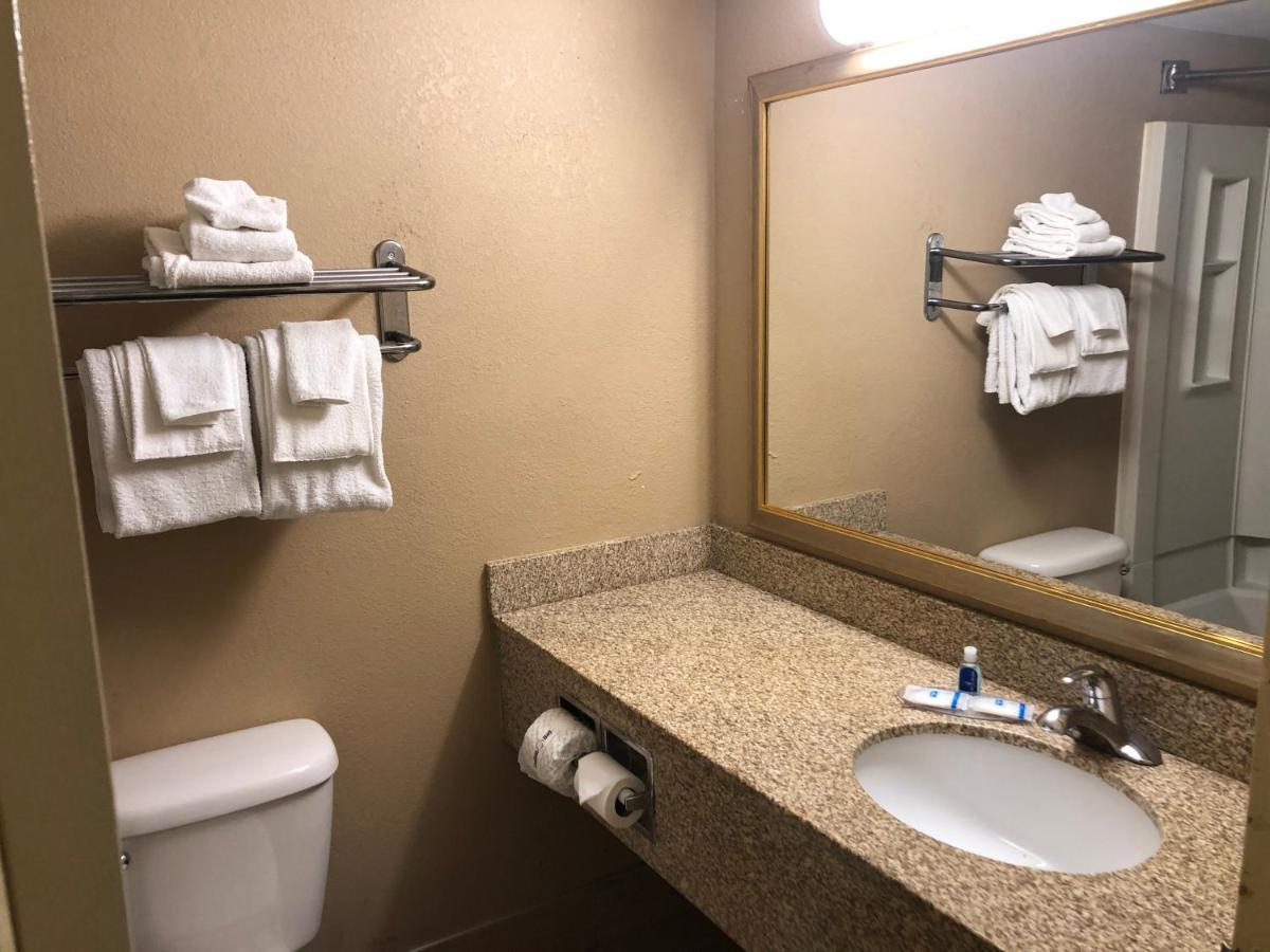 Rodeway Inn Joint Base Andrews Area Camp Springs Exteriör bild