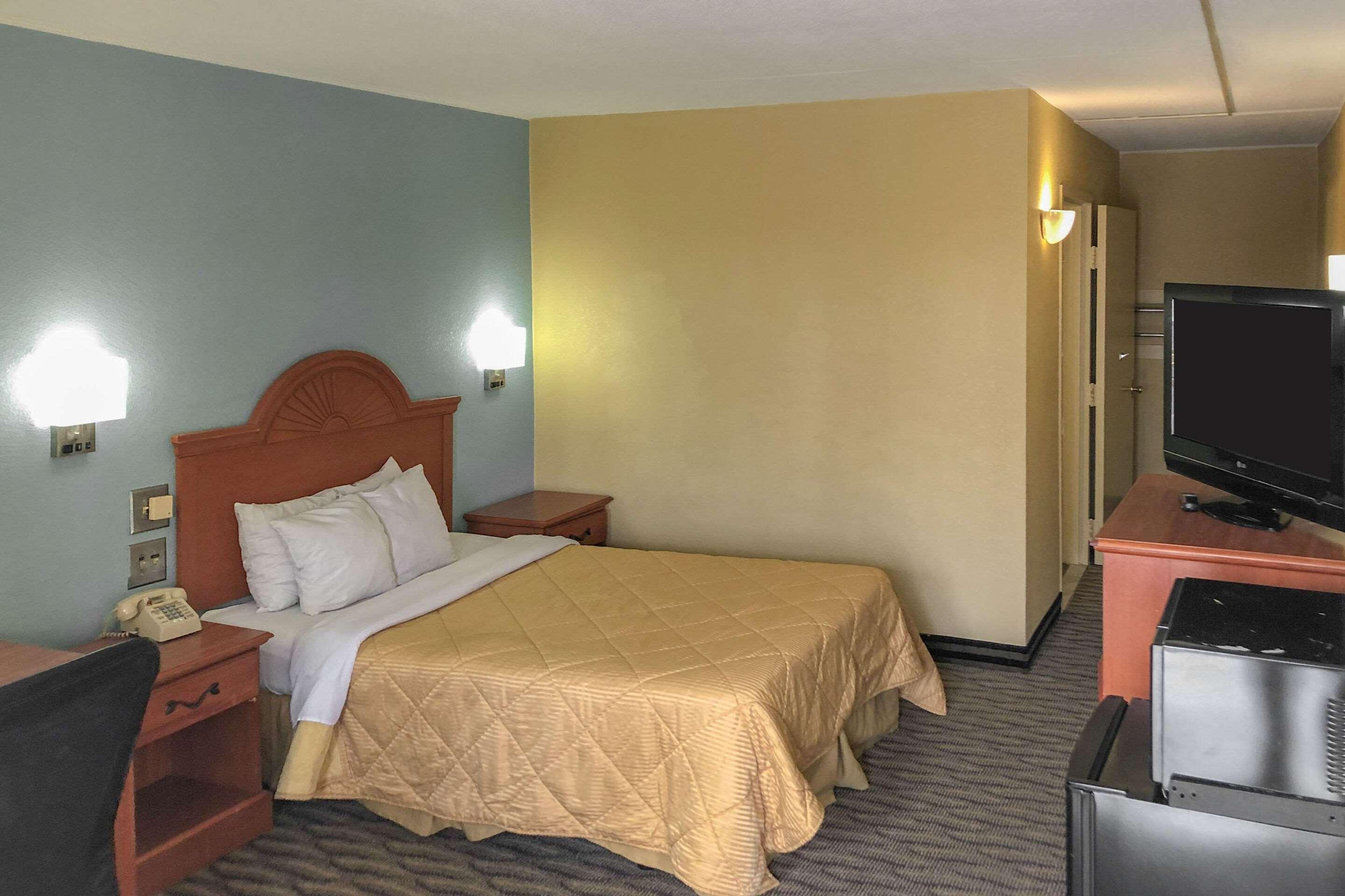 Rodeway Inn Joint Base Andrews Area Camp Springs Exteriör bild