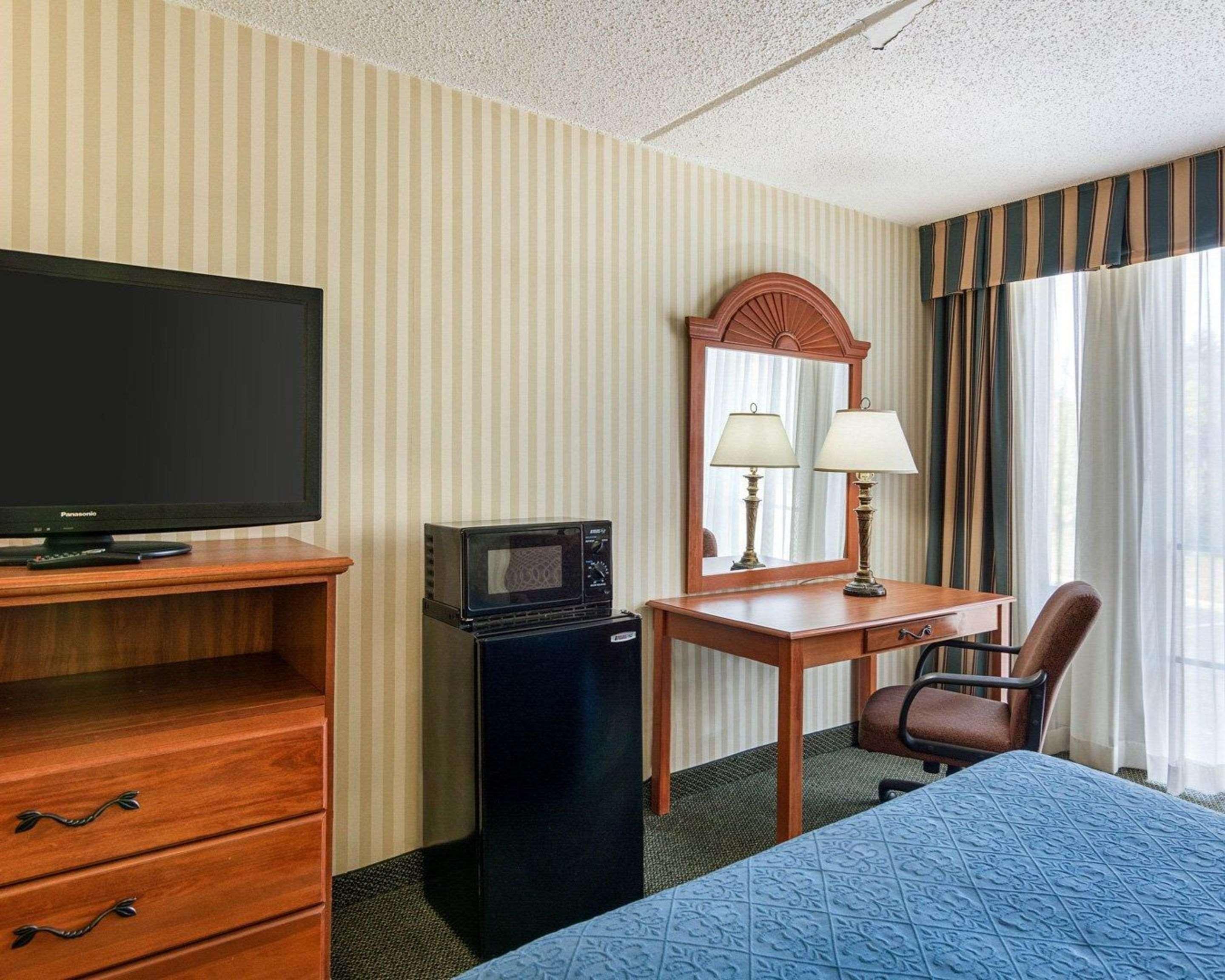 Rodeway Inn Joint Base Andrews Area Camp Springs Exteriör bild